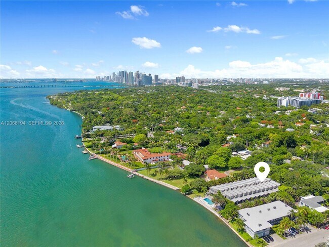 Building Photo - 6011 N Bayshore Dr