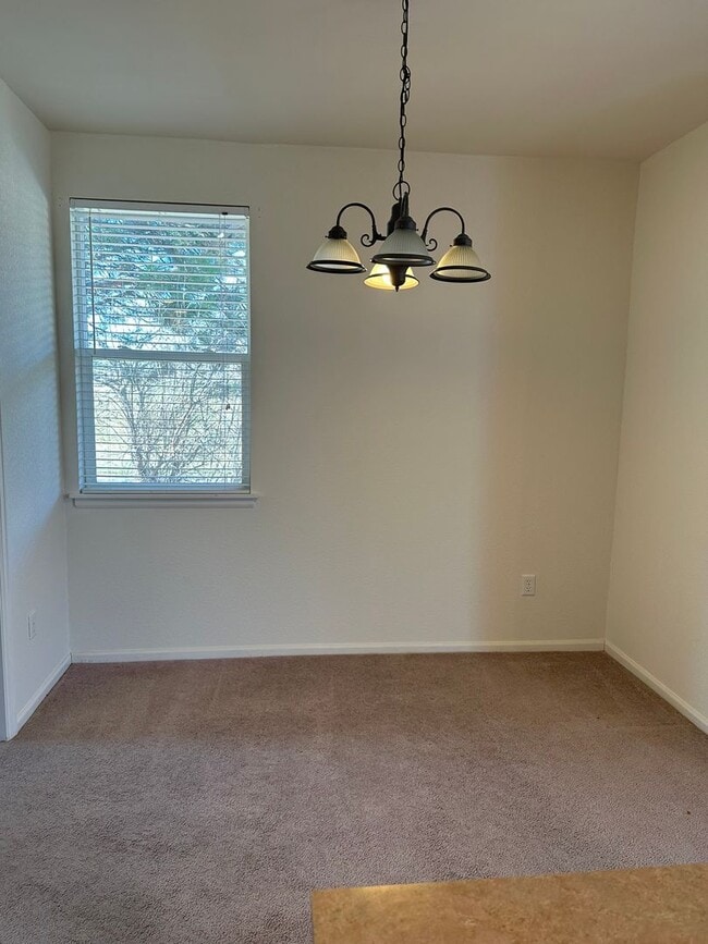 Building Photo - 2BD 2Bth near Centerra