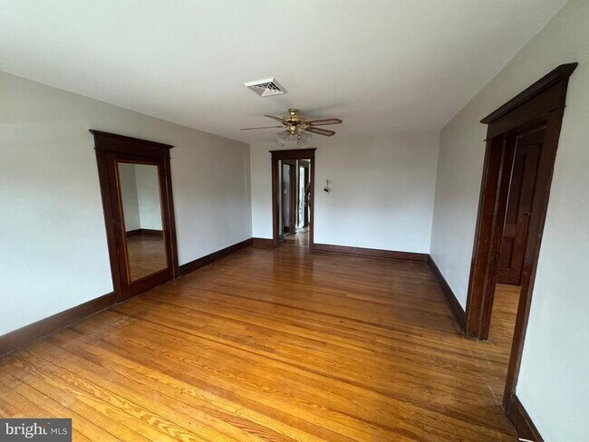 Building Photo - 307 Edgewood Ave