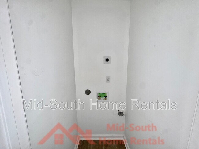 Building Photo - 581 Gilleas Rd