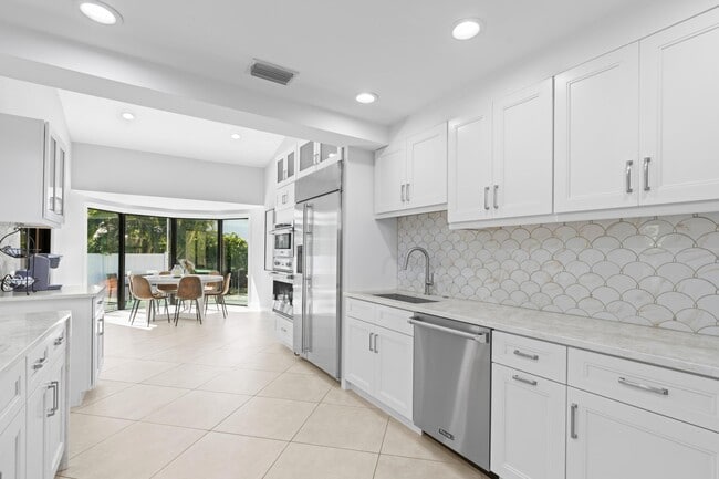 Building Photo - 1050 Brooks Ln