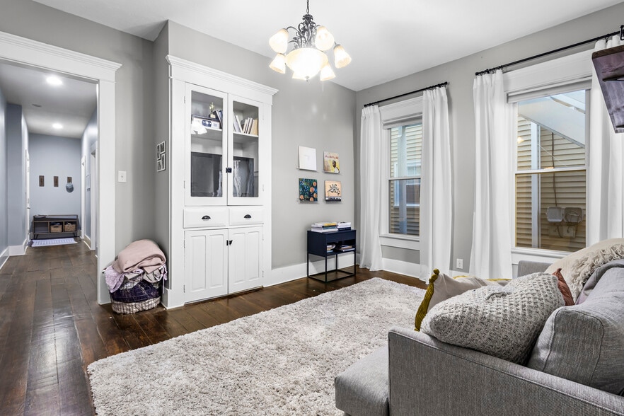 Building Photo - 1112 Clinton St