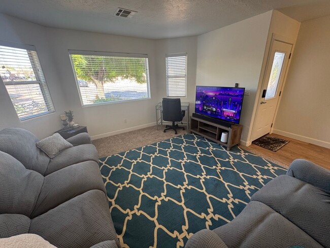 Building Photo - Fully Furnished Desert Dream Townhome!