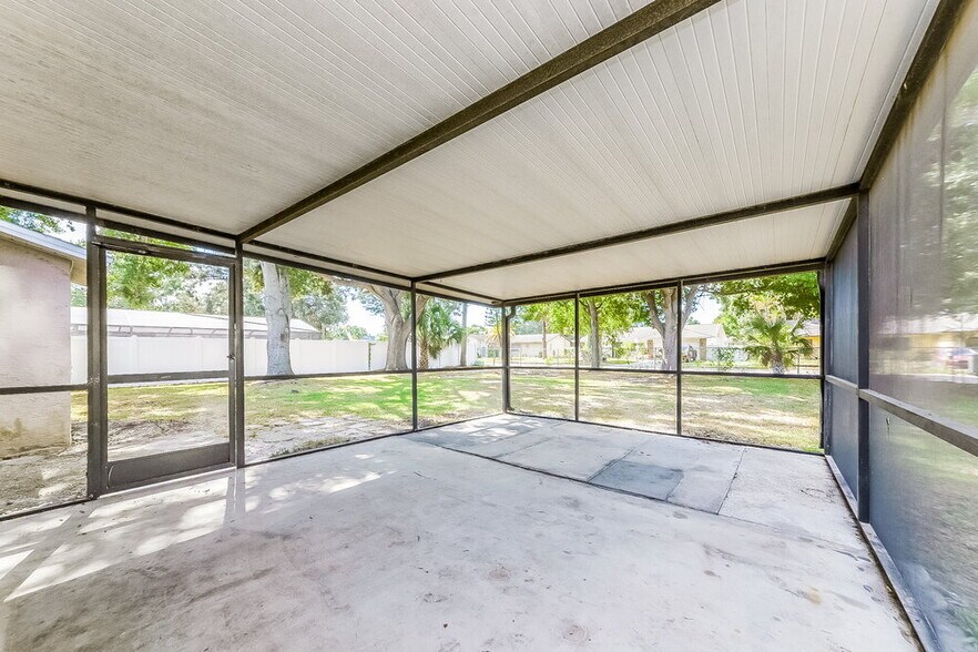 Building Photo - 7018 12th Ct E