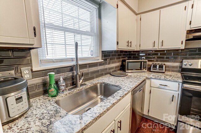 Building Photo - 8518 Castle Pine Ct