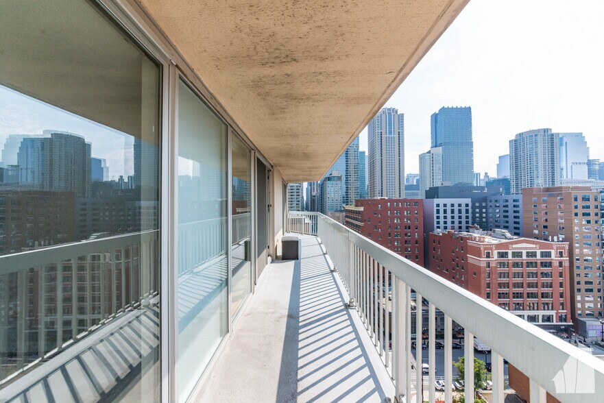 Building Photo - 545 N Dearborn St
