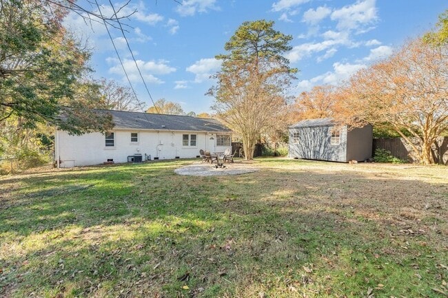 Building Photo - 6701 Lynmont Dr