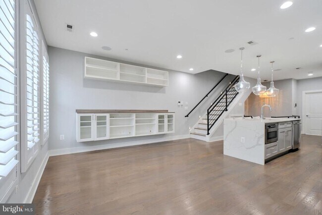 Building Photo - 1632 K St NE