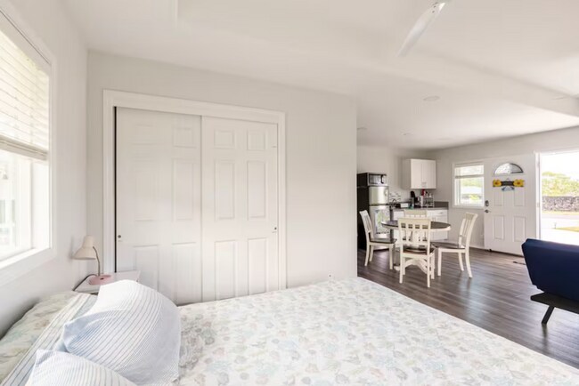 Building Photo - Fully Furnished Studio in Hawaiian Paradise Park