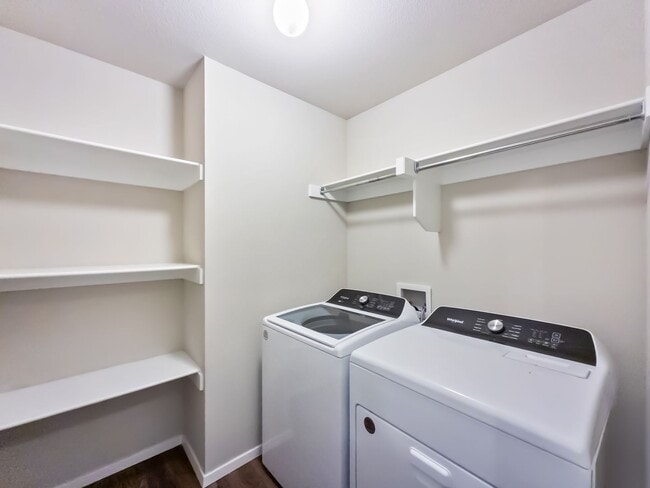 Building Photo - New 4-Bedroom Home for Rent with Granite C...