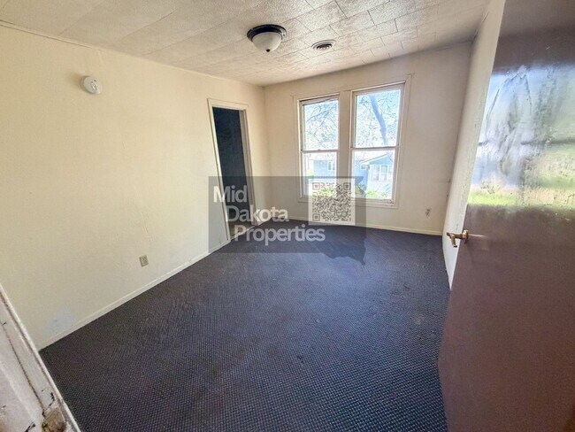 Building Photo - 408 S Duff St
