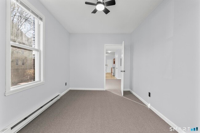 Building Photo - 1380 Bank St