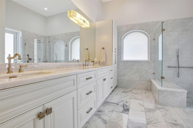 Building Photo - 2651 Oakmont Dr