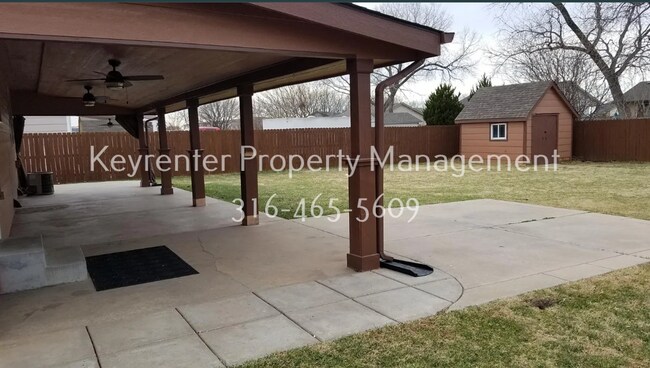 Building Photo - Spacious 4 Bedroom 2 Bathroom House