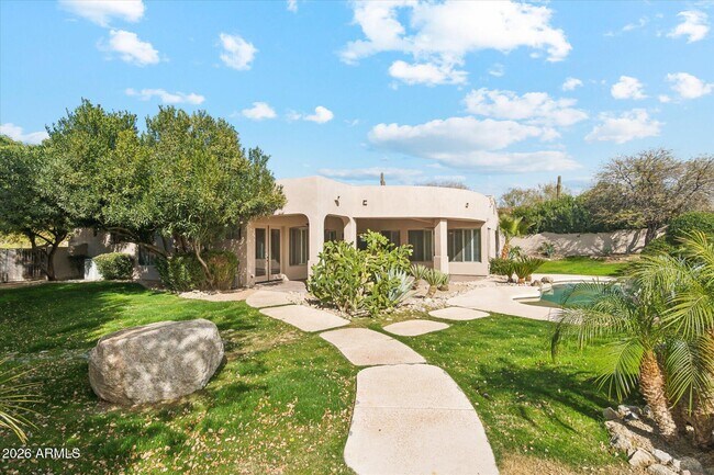 Building Photo - 8451 E High Point Dr