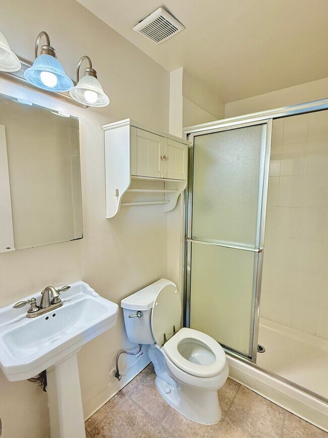 Building Photo - $3290 - 3 BED/2 BATH CONDO IN CENTRAL FREM...