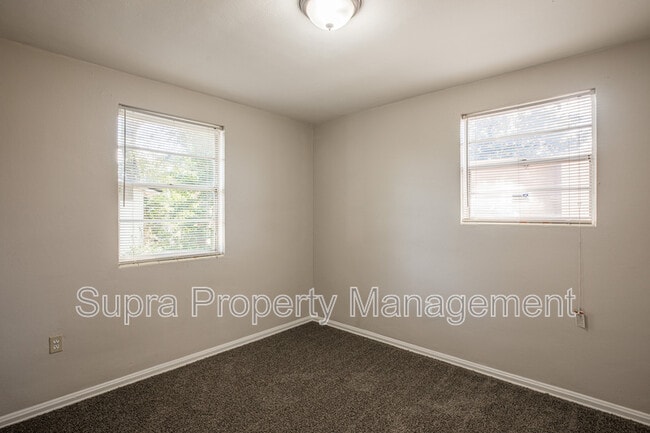 Building Photo - 1059 Glynlea Rd