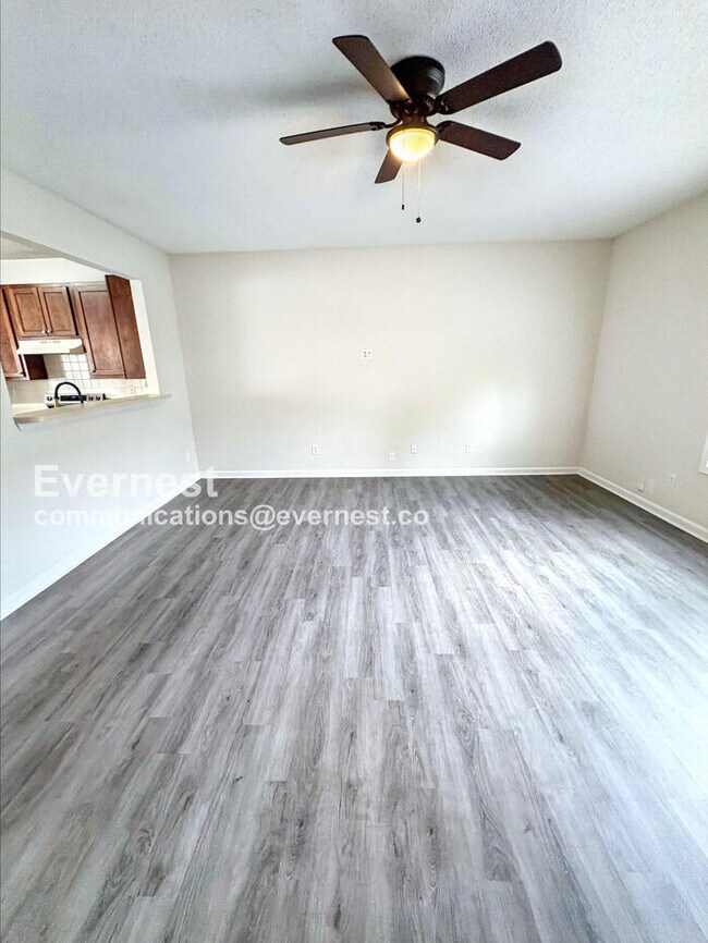 Building Photo - 8646 Thomas Ln