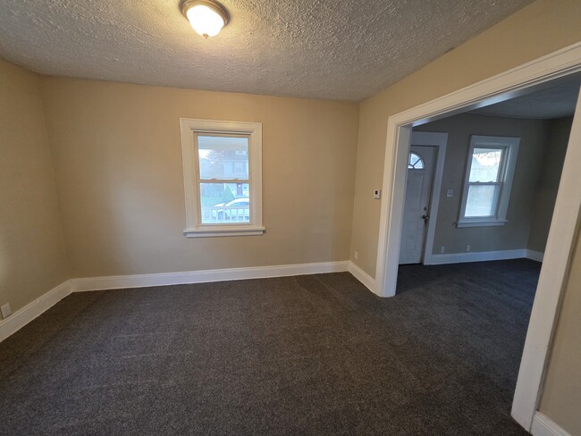 Building Photo - 423 Cypress Ave