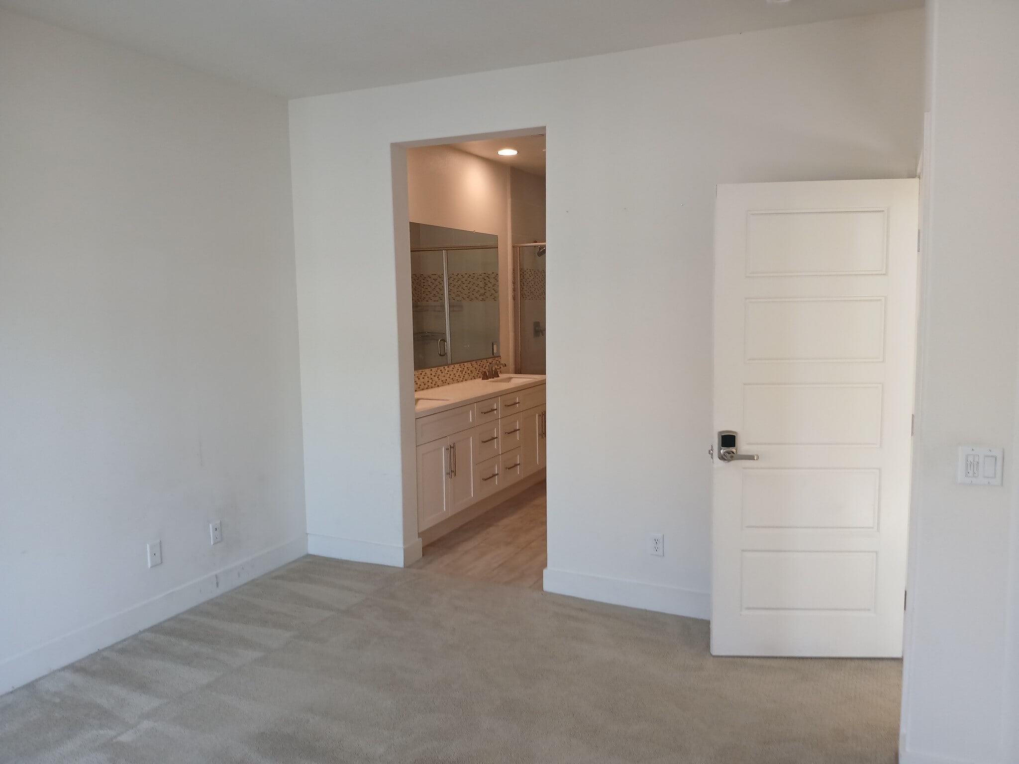 Building Photo - 135 W Live Oak Ave