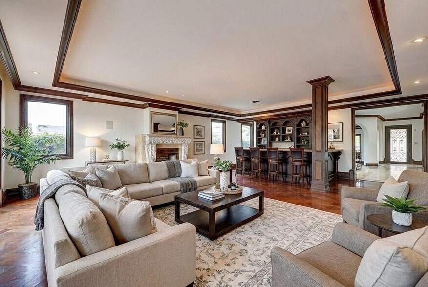 Building Photo - 209 S Anita Ave