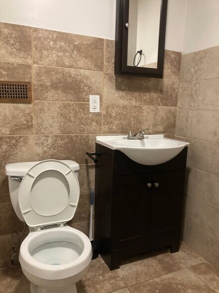 Building Photo - 1616 Rugby Rd