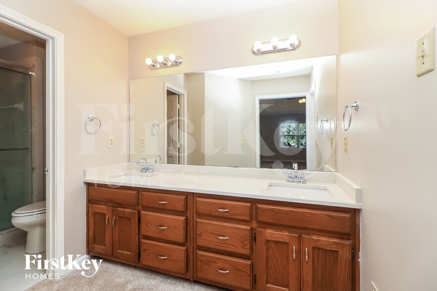 Building Photo - 205 Timber Oak Cove