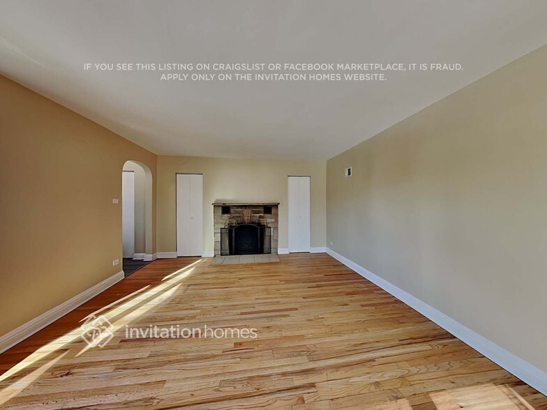 Building Photo - 4419 N Nagle Ave