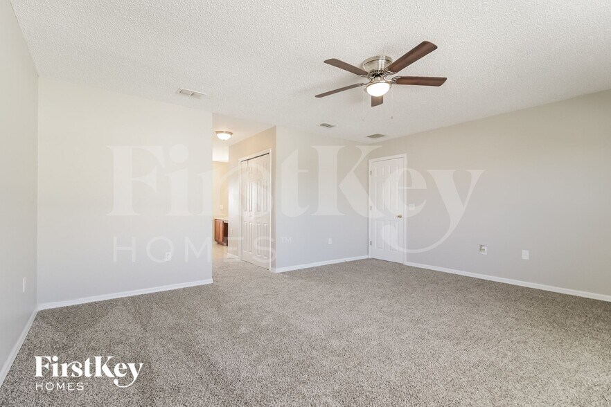 Building Photo - 556 Big Sioux Ct