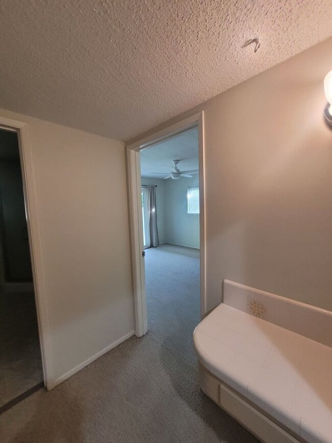 Building Photo - 1270-1272 Meredith Way