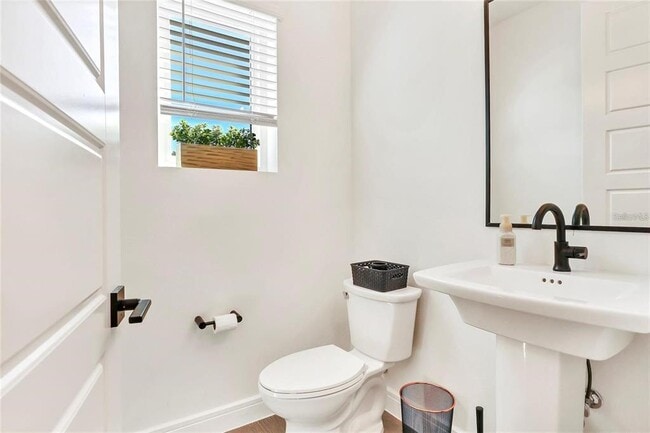 Building Photo - 212 E Pineloch Ave