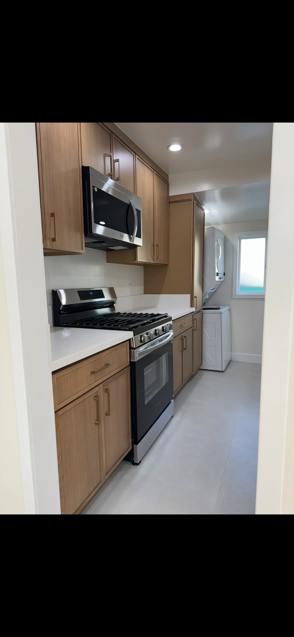 Building Photo - 1939 W Glenoaks Blvd