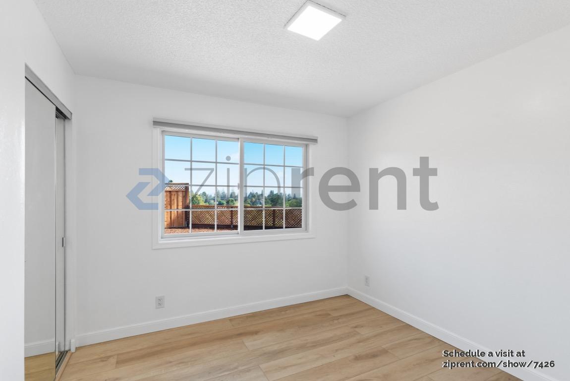 Building Photo - Unit
