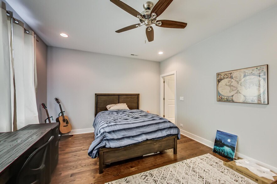 Building Photo - 2618 N Halsted St