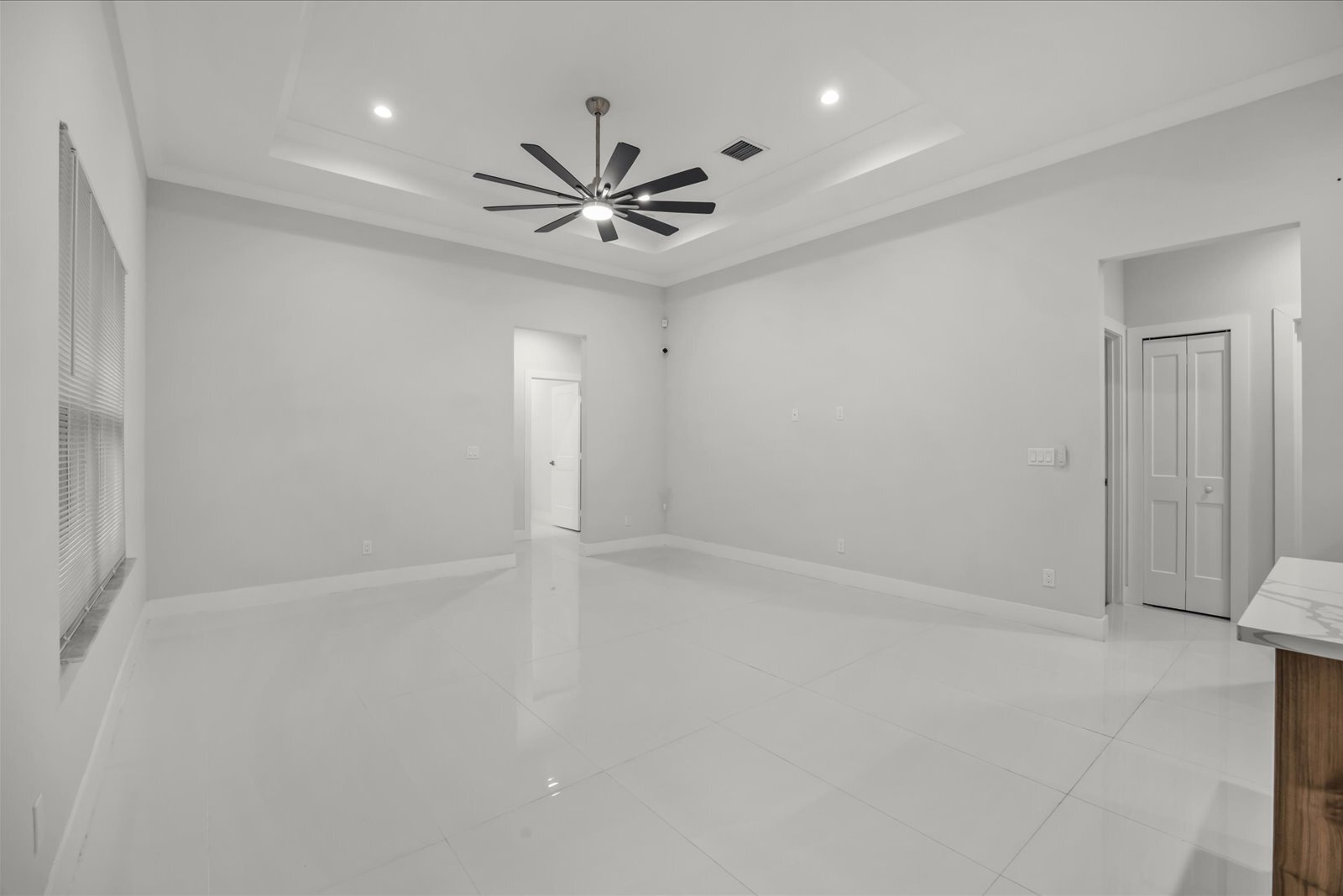 Building Photo - 419 SW Namoit Pl