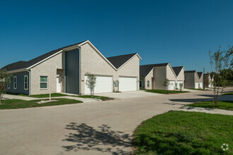 Building Photo - Hampton Road Duplexes