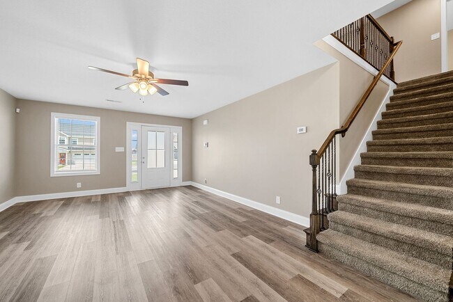 Building Photo - Pet Friendly Five Bedroom!