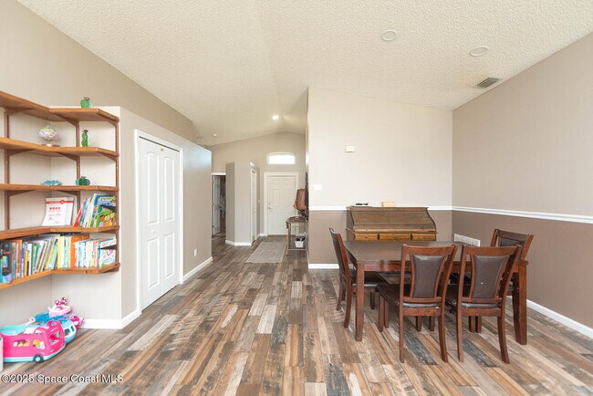 Building Photo - 2667 Deercroft Dr
