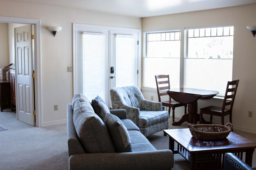 Building Photo - 325 C St