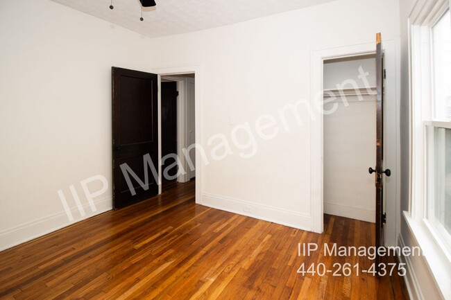 Building Photo - Stunning 2-Bedroom Down Unit in Lakewood, ...