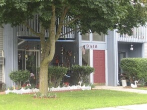 Building Photo - 305 S Walnut St