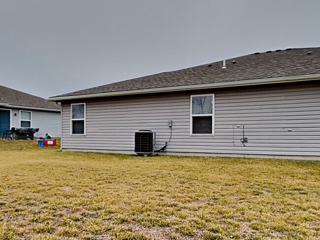 Building Photo - 3 BR/2BA | Newly Renovated Single Family Home | 1-Car Garage Parking | In Blue Springs!