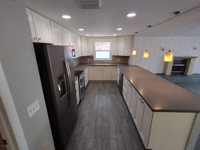 Building Photo - Coming Soon!!  Avaliable May 1, 2025 Spaci...