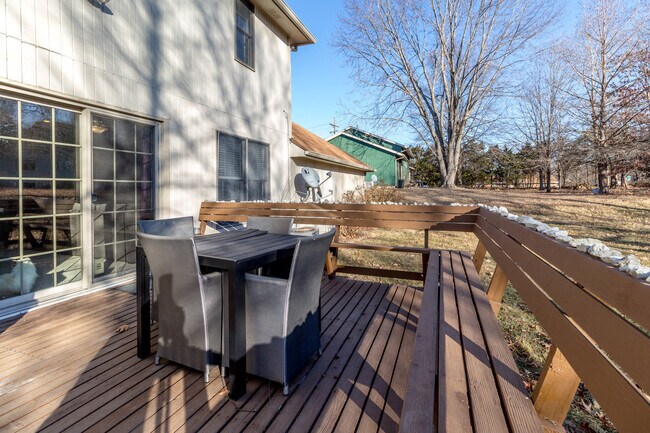 Building Photo - Large SW CoMo Duplex - 4 bed - 2.5 bath