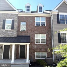 Building Photo - 611 Pony Ln