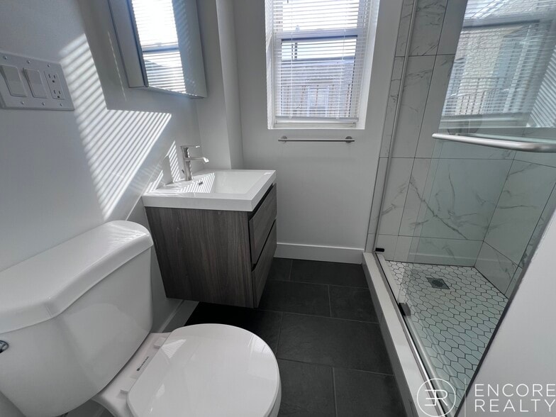 Building Photo - 65 Park Dr