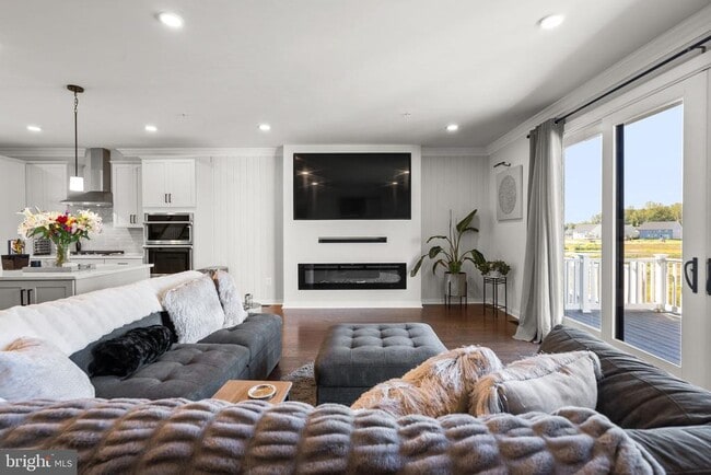 Primary Photo - 619 Glenn Lk Dr