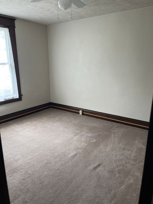 Building Photo - Wallace Ave Duplex