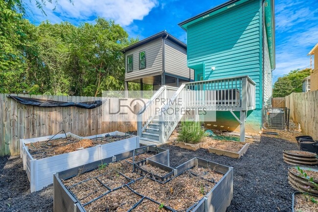 Building Photo - 677 Ira St SW