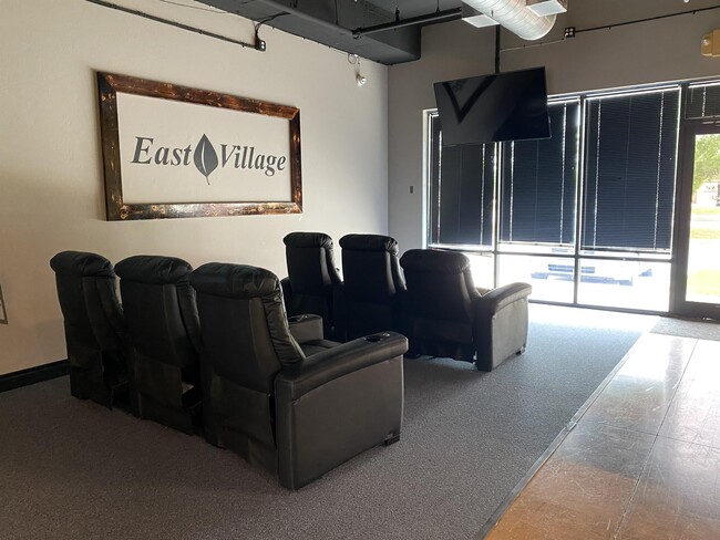 Building Photo - 1230 12th Ave SE